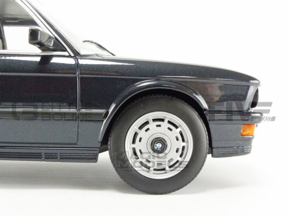 Black Metallic 1/18 Diecast Model Car M533