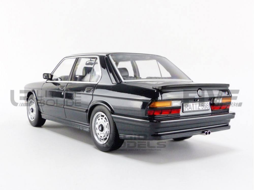 Black Metallic 1/18 Diecast Model Car M533