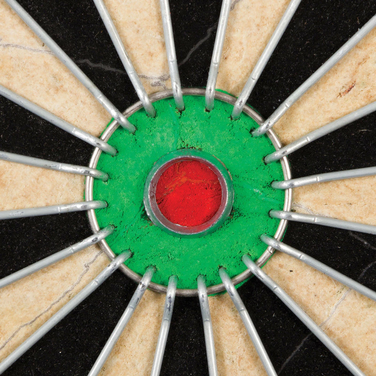 Derbyshire Dartboard & Cabinet Set Z65704