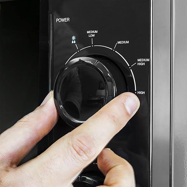 Black Microwave 20 L 700W F4172