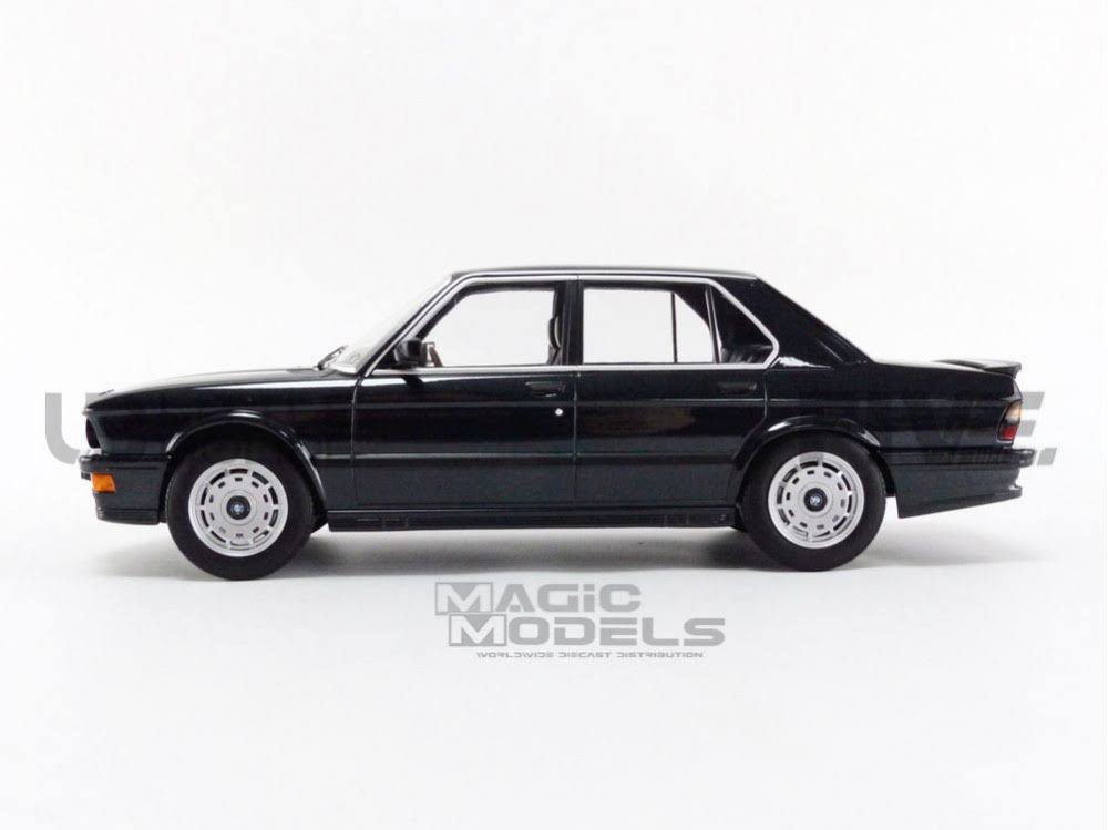 Black Metallic 1/18 Diecast Model Car M533