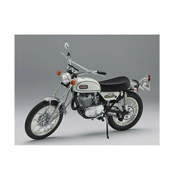 1/10 Yamaha Trail 250DT1 Plastic Model B84800
