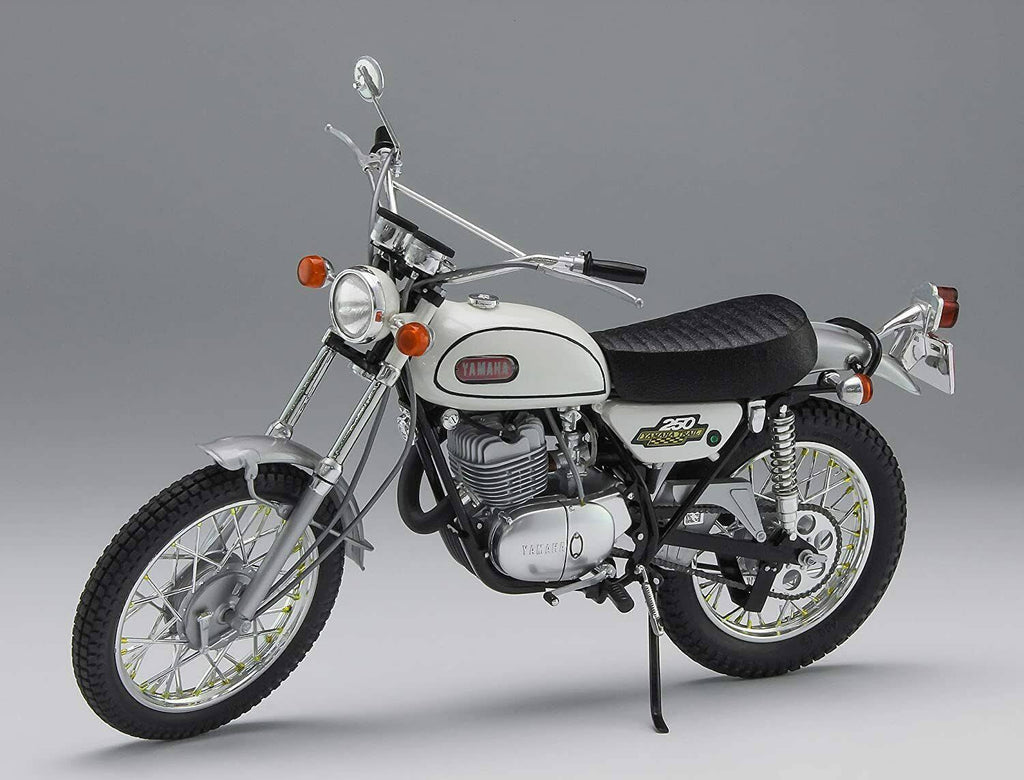 1/10 Yamaha Trail 250DT1 Plastic Model B84800