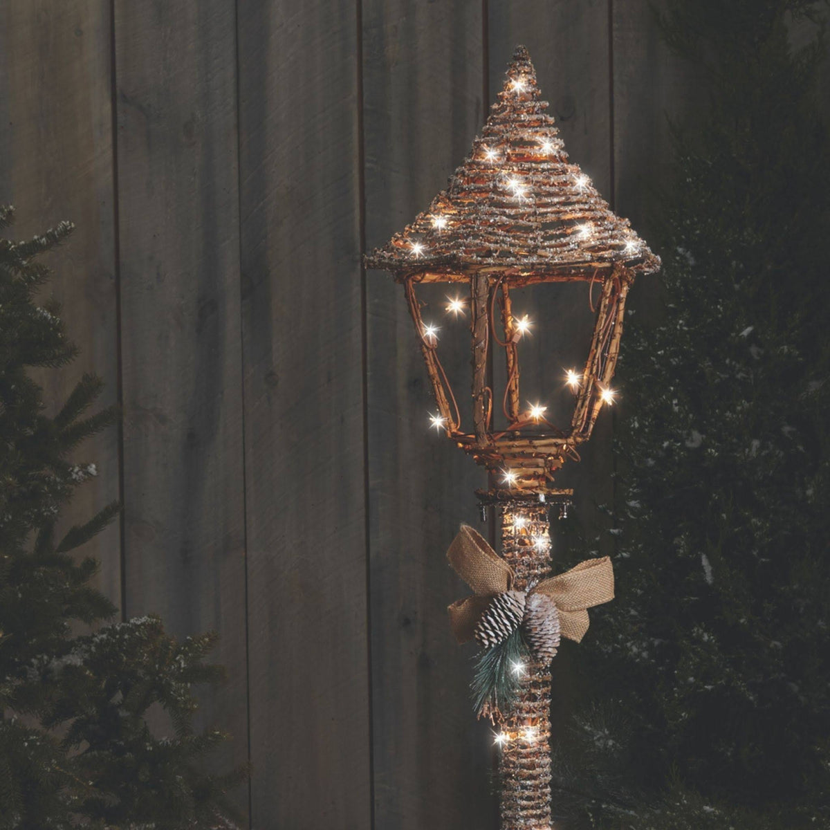 Pre Lit Incandescent 5 Foot Frosted Lamp Post Christmas Lawn Decoration R800