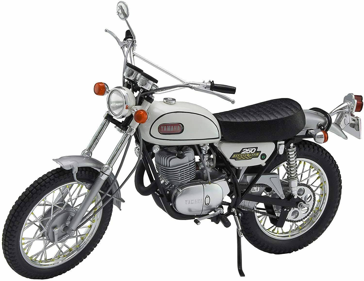 1/10 Yamaha Trail 250DT1 Plastic Model B84800